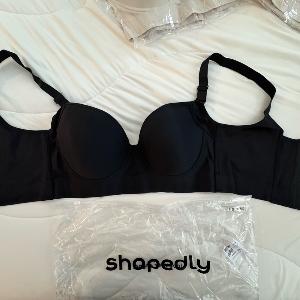 Shapely bras - Picture 4 of 4